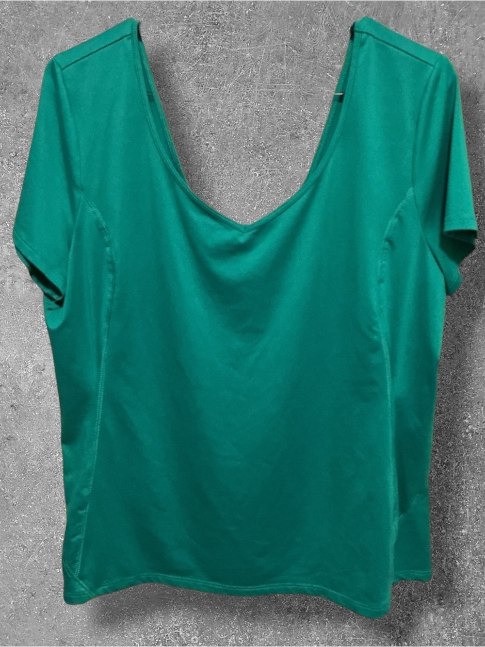 🌺MTA SPORTS KELLY GREEN V NECK TOP